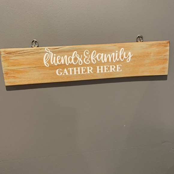 Wood Sign Friends & Family gather here - Picture 2 of 2